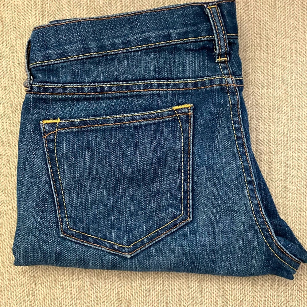 Old Navy women’s size 6 long The Diva jean